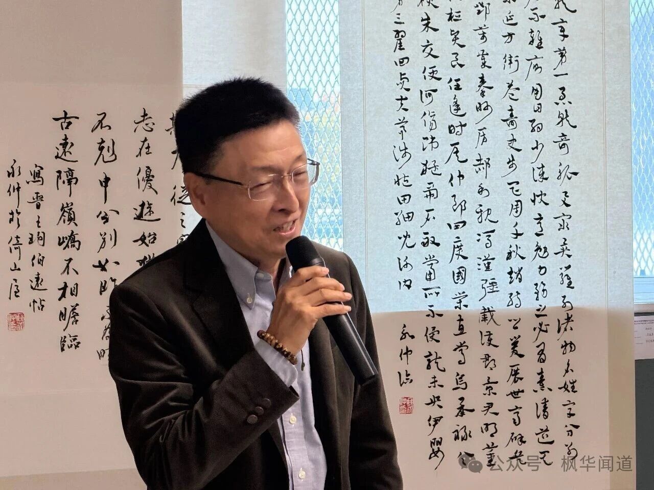 President Zhang Zhigang of the Canadian Culture and Arts Association giving a speech